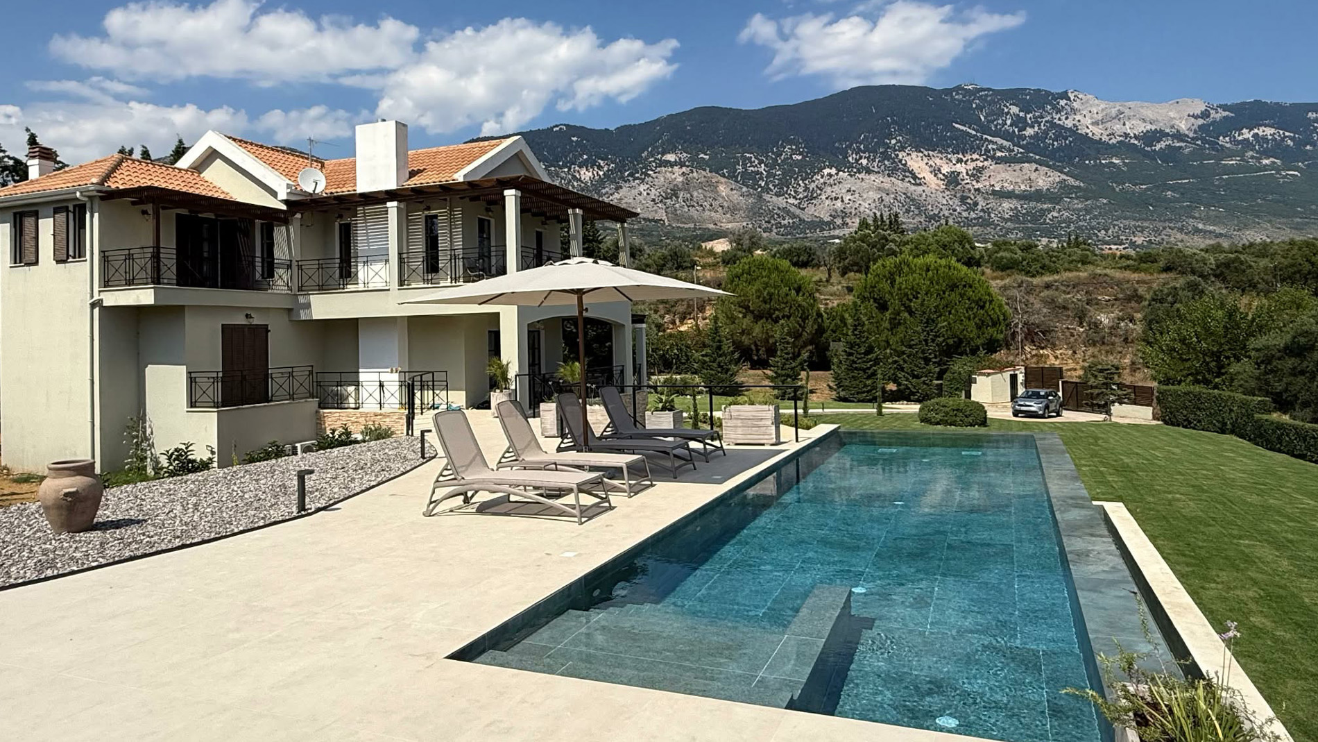 Filon Ktima Beachfront Upscale Villa